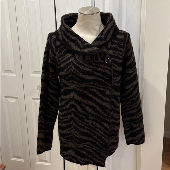 Adrienne Vittadini wool blend animal Patterned Sweater size small - Picture 1 of 9